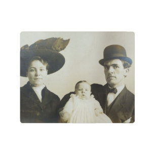 Impresión En Metal Papi incómodo en la familia Bowler RPPC Foto de B&