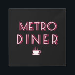Impresión En Metal Rótulo Metro Art Deco Diner<br><div class="desc">El Metro Art Deco Diner es un popular nombre para los huéspedes. Este letrero Diner en blanco, rojo y negro es un accesorio perfecto para su elegante casa. El Art Deco era una pasión de muchos estilos diferentes, a veces contradictorios, unida por el deseo de ser moderno a principios del...</div>