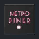 Impresión En Metal Rótulo Metro Art Deco Diner<br><div class="desc">El Metro Art Deco Diner es un popular nombre para los huéspedes. Este letrero Diner en blanco, rojo y negro es un accesorio perfecto para su elegante casa. El Art Deco era una pasión de muchos estilos diferentes, a veces contradictorios, unida por el deseo de ser moderno a principios del...</div>