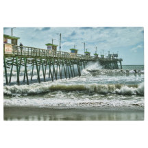 Surge Bajo El Paseo Marítimo De Bogue Pier Beach