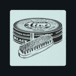 Impresión En Metal Tapón de esmalte de zapatos negros<br><div class="desc">Un ilustracion de arte pop al estilo de un poster de publicidad vintage. Una lata de zapato marrón negro y un cepillo para lucir zapatos.</div>