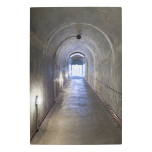 Impresión En Metal Túnel de concreto en un búnker nazi