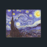 Impresión En Metal Vincent Van Gogh Starry Night Vintage Bella Artes<br><div class="desc">Vincent van Gogh Starry Night Bella Artes Painting Starry Night es un cuadro del artista holandés post-impresionista Vincent van Gogh. El cielo azul nocturno está lleno de nubes, estrellas y una luna creciente brillante. La noche estrellada es la única noche de la serie de vistas desde la ventana de su...</div>