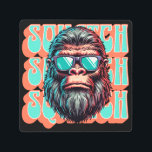Impresión En Metal Vintage Squatch Retro Style Cómic Pop Art<br><div class="desc">Retro Bigfoot en gafas de sol texto de estilo vintage en historietas naranjas y verde azuladas estilo arte pop.</div>