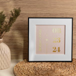 Impresión Metalizada Fecha de aniversario de los nombres de las flechas<br><div class="desc">Impreso de Relieve metalizado de oro rosa Rubor con la fecha y los nombres de su boda, y dos flechas apuntando hacia el corazón. ¡Celebra tu amor con estilo con este romántico poster boda rosa y Relieve metalizado dorado! Este hermoso poster presenta sus nombres y fecha boda en una moderna...</div>