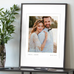 Impresión Metalizada Mínimo Boda de escritura moderna foto superpuesta<br><div class="desc">El día de la boda de recién casados promete un Relieve metalizado dorado superpuesto y una foto impresa de sake para recordar siempre tu día especial y tu amor y promesa entre nosotros. Esta elegante huella dorada de keepsake del día de la boda incluye un sencillo diseño de fotos simple...</div>
