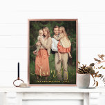 Impresión Metalizada Moderna y elegante foto de la familia de la tipogr<br><div class="desc">Modern Elegant Typography Family Photo Relieve metalizado Print presentando tu tipografía favorita y nuestra elegante escritura en Relieve metalizado dorado o Relieve metalizado plateado. ¡Hace un regalo o un placer memorables! Hay una capa oscura debajo del texto que se puede eliminar, si es necesario. Póngase en contacto con nosotros en...</div>