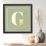 Impresión Metalizada Monograma inicial verde cualquier color de fondo<br><div class="desc">Poster que presenta su monograma inicial sobre un fondo de color verde sabio o personalizado.</div>