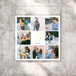 Impresión Metalizada Monograma Moda multifoto blanco<br><div class="desc">Añada un toque de elegancia a su decoración de casa con nuestra impresión de arte Relieve metalizado cuadrado personalizada. Esta exquisita pieza cuenta con un collage de fotos de 6 cuadrados, perfectamente arreglado para mostrar tus recuerdos favoritos. En el centro de la impresión, personaliza tu monograma con una fuente decorativa...</div>