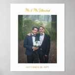 Impresión Metalizada Mr & Mr Last Name Modern Script Boda Photo<br><div class="desc">Impresión minimalista moderna de fotos de bodas con fuentes de Relieve metalizado dorado que escriben su nombre y fecha de boda,  con su foto de boda. Foto de boda de Relieve metalizado de oro de Mr & Mr. personalizada con apellido y fecha de boda.</div>