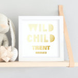 IMPRESIÓN METALIZADA WILD CHILD | NOMBRES FECHA TEXTO EDITABLE ORO<br><div class="desc">WILD CHILD | NOMBRES FECHA DITABLE Relieves metalizados dorados DE TEXTO</div>