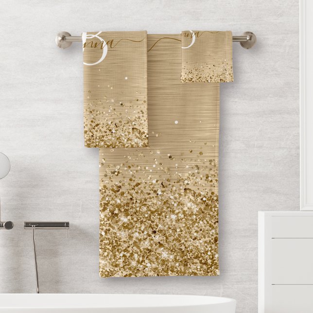 Impresión monogramada de Purpurina Metalizado con  (Pamper yourself with this glamorous bath towel set with your name and monogram o gold background.)