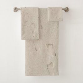 Impresiones descalzos en arena de playa