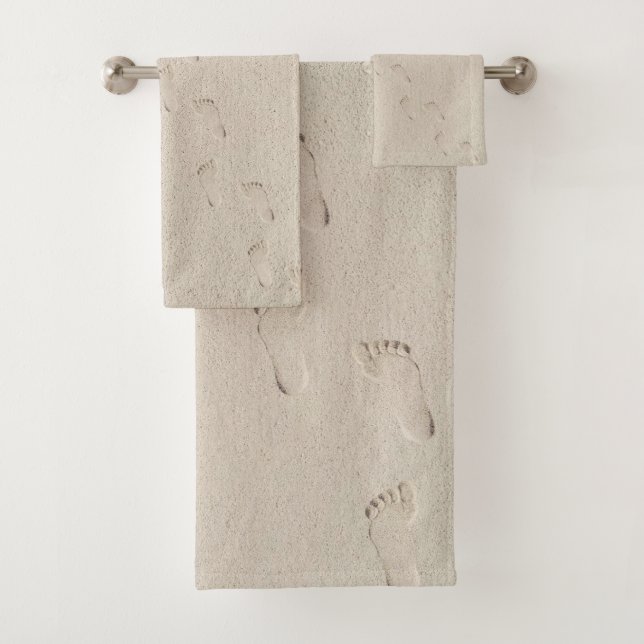 Impresiones descalzos en arena de playa (In situ)