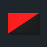 Imprimir lienzo de bandera anarquista (anarquismo)<br><div class="desc">Este diseño presenta la bandera roja y negra del anarquismo. Louise Michel, que participó en la comuna de París de 1871, dijo: "La pancarta roja, que siempre ha defendido la libertad, asusta a los verdugos porque es tan roja con nuestra sangre... Esas pancartas rojas y negras nos ondean de luto...</div>