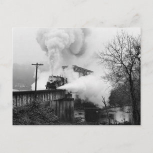 Impulso al vapor cruzando una postal puente