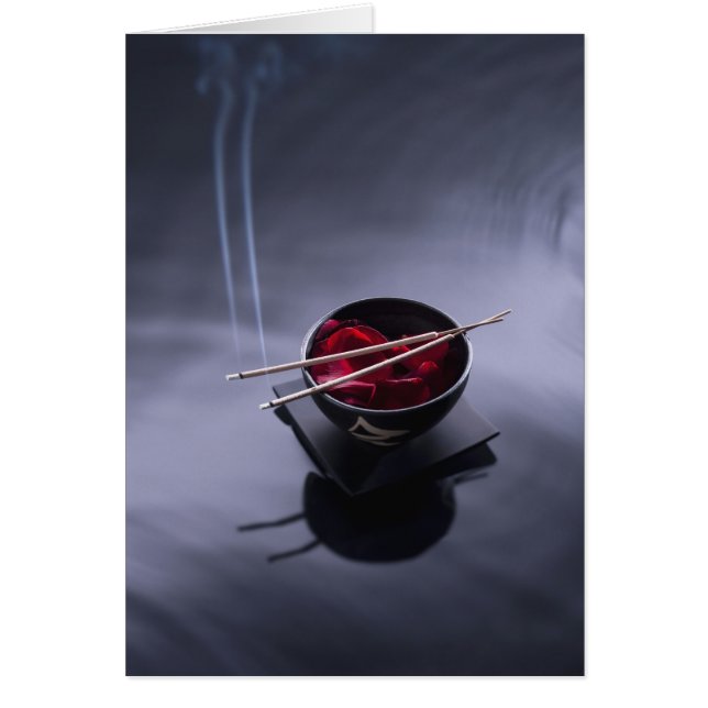 Incienso en llamas sobre el tazón de pétalos (Frente)