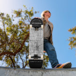 Indianápolis, patineta de mapas de la ciudad de In<br><div class="desc">Un mapa único de la hermosa ciudad de Indianápolis,  Indiana. Este skateboard incluye un mapa de la ciudad en la calle dentro de un borde negro en la parte superior e inferior. ¡Una forma divertida de representar la ciudad en la que amas y residías!</div>