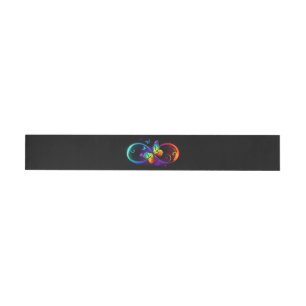 Infinidad vibrante con mariposa arco iris sobre ne