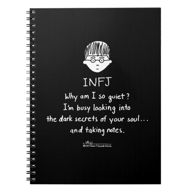 INFJ que toma a notas el cuaderno negro (Frente)