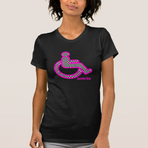 Inhabilitado en la camiseta de las mujeres rosadas