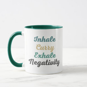 Inhalar tazas y tazas de curry exhalante