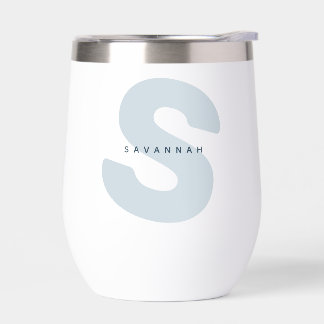 Inicial y nombre monogramados de gran tamaño moder
