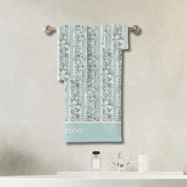 Iniciales de Monograma Rosado Verde Flores Cuadros (Monogrammed Grand Millennial Pastel Florals Gingham stripes bath towel set. Bridal shower Wedding )