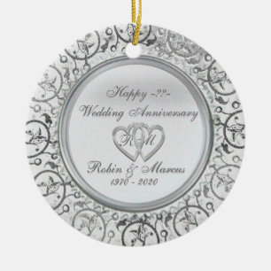 Inserte los ornamentos del aniversario de boda de