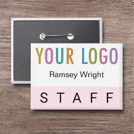 Insignia de personal rosa con el botón de nombre d