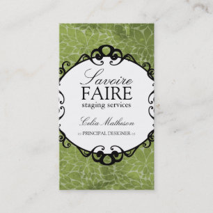 Interior con clase que diseña tarjetas de visita