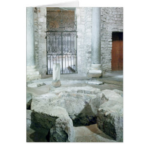 Interior del baptisterio octogonal de la catedral