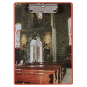 Interior del portapapeles de la iglesia de piedra