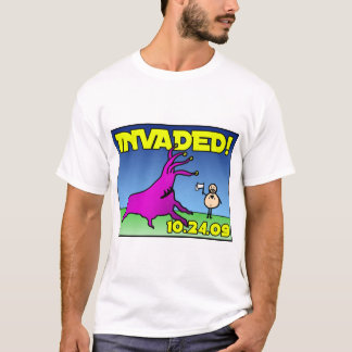 ¡Invadido! camisa extranjera del ataque (blanca)