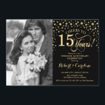 Invitación 15º Aniversario de Boda con Foto - Dorado Negro<br><div class="desc">Invitación del 15º Aniversario de Boda con Foto. Diseño elegante en dorado y negro con letra cursiva y confeti. Se puede personalizar para mostrar cualquier año de matrimonio. ¡Salud por 15 años!</div>