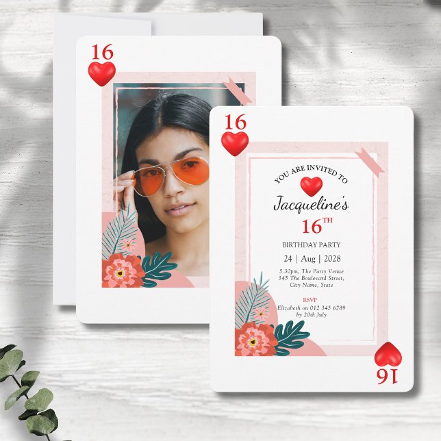 Invitación 16.º Nacimiento Corazón Dulce 16 (Sweet 16, 16th birthday party invitations showing front and rear on a grey wood background.)