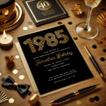 Invitación 1985 Black Faux Gold 40th Birthday Invitation<br><div class="desc">1985 Black Faux Gold 40th Birthday Invitation Celebración de 40 cumpleaños con estilo de 1985 Black Faux Gold Invitation! Diseñada con un elegante fondo negro y elegantes detalles en oro falso, esta invitación ofrece sofisticación atemporal con un toque de estilo vintage. Es la manera perfecta de honrar un año hito...</div>
