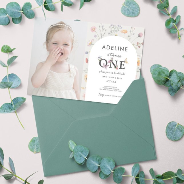Invitación 1.ᵉʳ Cumpleaños Chica Floral Temática de Flor Silv (Wildflower 1st Birthday Invitation with Photo Printable or Digital Personalized template baby girl)