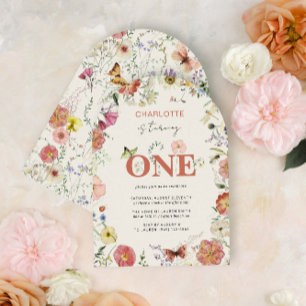 Invitación 1.ᵉʳ Cumpleaños Flores Presionadas Se Está Volvien