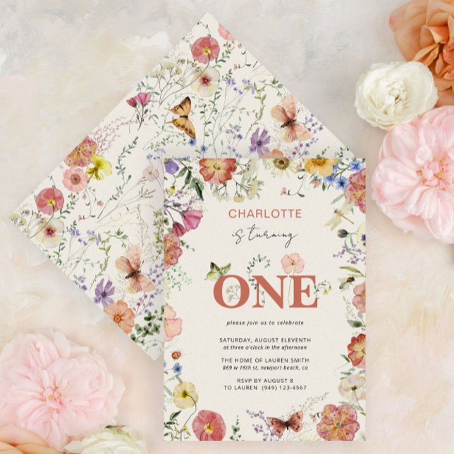 Invitación 1.ᵉʳ Cumpleaños Flores Presionadas Se Está Volvien (Easily personalize this sweet baby's first birthday invitation with your unique details.)