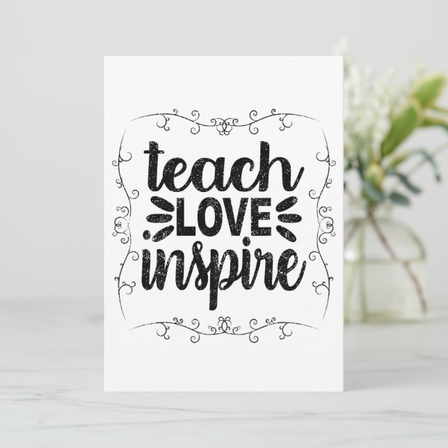 Invitación 1- Enseñar amor inspira camiseta, profesor retro v (Anverso de pie)