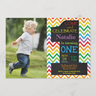 Invitación 1r Foto de la pizarra del arco iris del cumpleaños