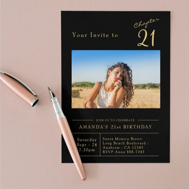Invitación 21ª foto de un Fiesta de los 21 cumpleaños (21st birthday black and gold party invitation on a peach background)