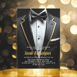 Invitación 21ª Jornada de cumpleaños de Black and Gold Tuxedo<br><div class="desc">Celebra con estilo esta invitación al evento de cumpleaños Black and Gold Tuxedo, exuberante elegancia y sofisticación. El elegante fondo negro y los brillantes acentos dorados marcan la tónica de una aventura de lujo, perfecta para una celebración de un hito. Con su refinado diseño inspirado en el esmoquin, esta invitación...</div>