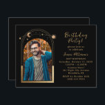 Invitación 21.ª Fiesta de cumpleaños foto celeste de Black Go<br><div class="desc">21ª Fiesta de cumpleaños Twenty One Twenty First Celestial Photo Black Gold Sun Moon Stars Invitation Invita a las funciones del sol, la luna y las estrellas con un marco dorado sobre un fondo negro. Personalice editando el texto en los cuadros de texto proporcionados y agregando su foto favorita. FOTO...</div>