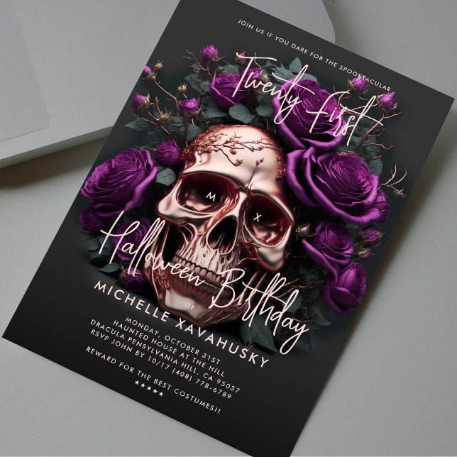 Invitación 21.ª Rosas moradas de la cráneo de cumpleaños de H (21st Halloween Birthday Skull Purple Roses Invitation
)