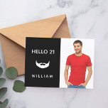 Invitación 21 años barba blanca negra chicos divertidos<br><div class="desc">Invitación a la fiesta de cumpleaños 21 en blanco y negro para los hombres,  con la imagen de una barba delante. Con el texto: ¡21 cumpleaños! delante. Plantilla para tu foto. A Añadir los detalles del evento al reverso. Letras blancas,  fondo negro.</div>