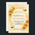 Invitación 21 cumpleaños girasoles amarillos abejorros<br><div class="desc">Elegante, divertida, invitación de verano de 21 años. Fondo amarillo y blanco con un patrón de peine de miel. Con un marco geométrico de oro falso. Decorada con girasoles amarillos y naranjas y abejas felices. El nombre está escrito con una escritura de estilo con letras a mano moderna. Cartas negras....</div>