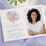 Invitación 30.ª Fiesta Flower Bouquet Foto sorpresa<br><div class="desc">Un elegante ramo de flores de color acuático adorna la parte superior de esta invitación sorpresa de cumpleaños número 30. Las suaves flores pastel están adornadas con arte moderno y lineal. El nombre del celebrante del cumpleaños está escrito en un guión moderno y sencillo. Encontrarás señales a juego y una...</div>