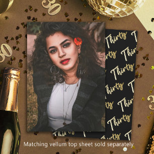 Invitación 30.ª foto de cumpleaños fondo de oro negro